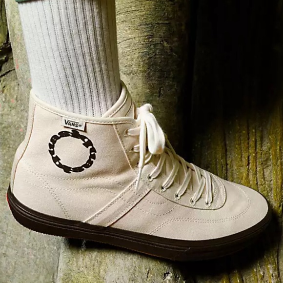 Vans Women’s Crockett High Dec
Quasi White
Vans X Quasi Crockett High Decon Shoe - Picture 2 of 16